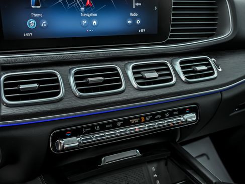 Used 2024 Mercedes-Benz GLE 350 4MATIC w/ AMG Line Exterior image 45