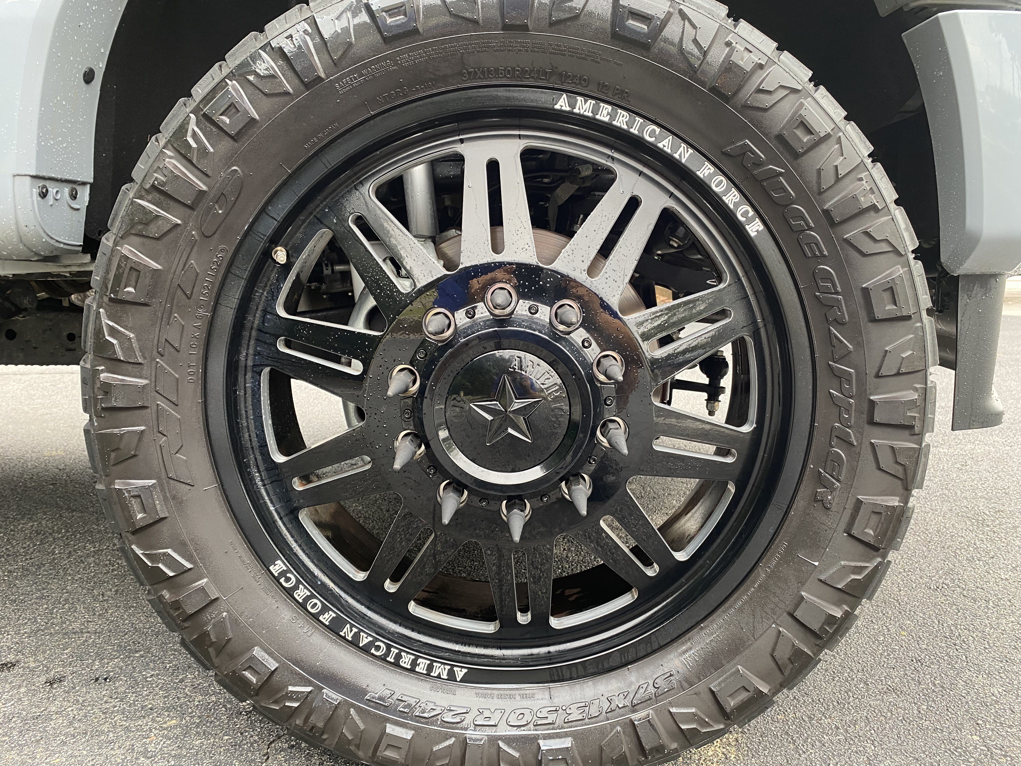 Used 2025 Ford F450 Platinum w/ FX4 Off-Road Package AWD/4WD image 13
