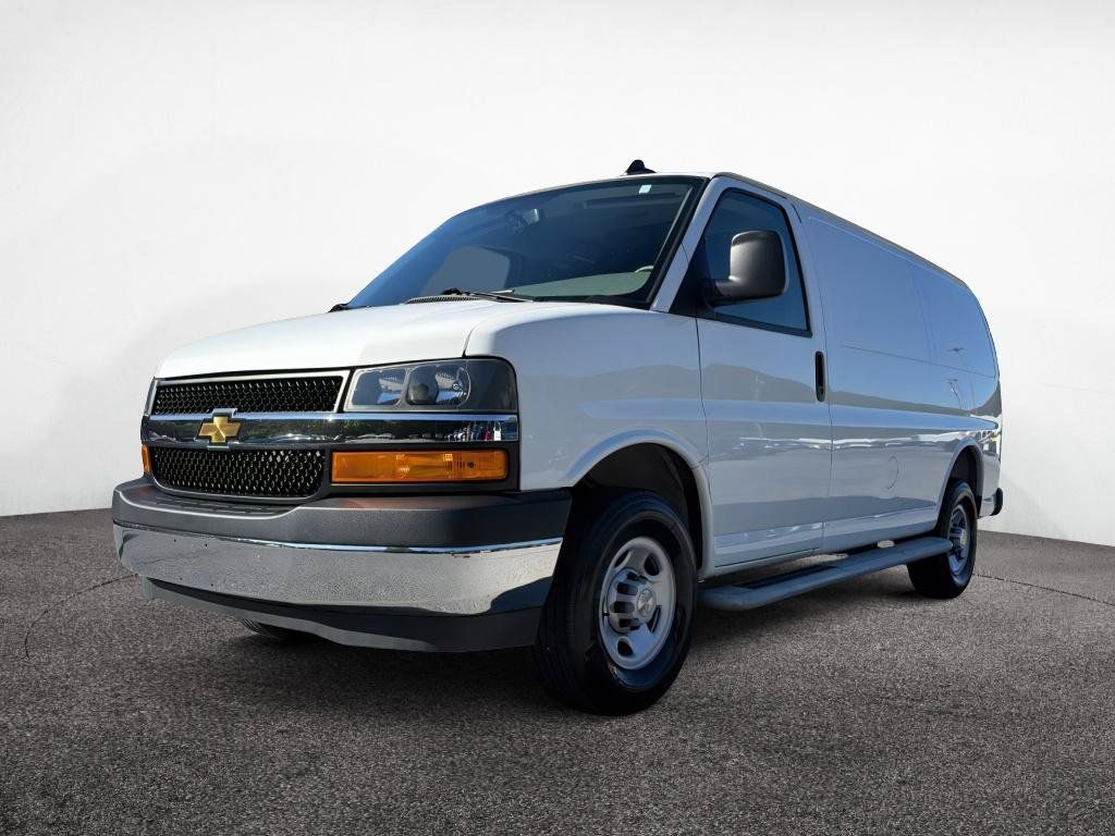 Used 2025 Chevrolet Express 2500 w/ Driver Convenience Package RWD image 3