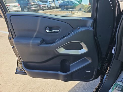 Used 2024 Nissan Frontier SL w/ Technology Package image 29