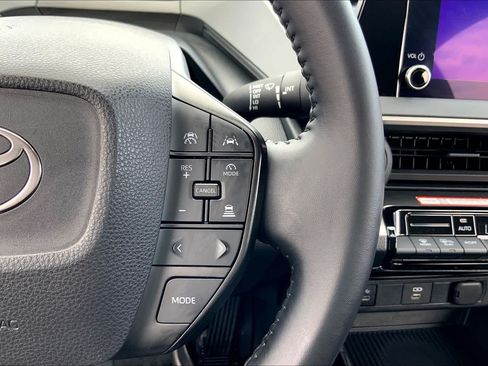Used 2025 Toyota Prius LE FWD image 24