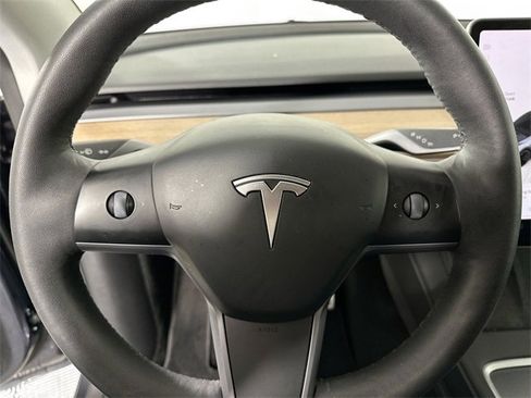 Used 2023 Tesla Model Y Performance image 19