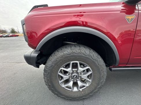 Used 2025 Ford Bronco Badlands image 10