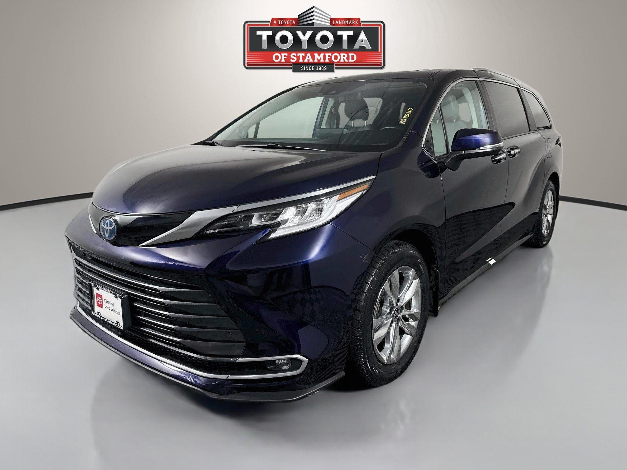 Certified 2024 Toyota Sienna Limited AWD/4WD image 4