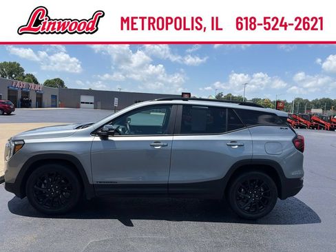 Used 2023 GMC Terrain SLE w/ Driver Convenience Package FWD image 2