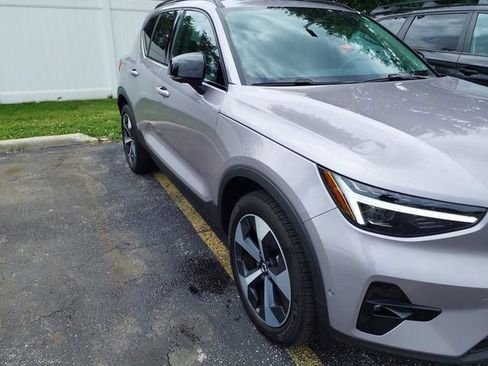 Used 2026 Volvo XC40 B5 Plus AWD/4WD image 3