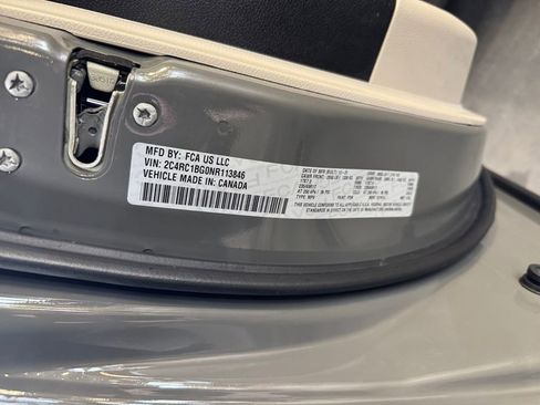 Used 2022 Chrysler Pacifica Touring-L FWD image 31