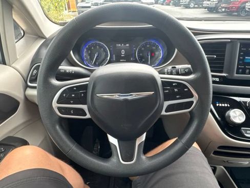 Certified 2018 Chrysler Pacifica Touring w/ Security Group FWD image 16