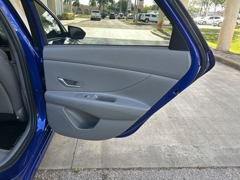 Used 2022 Hyundai Elantra SEL FWD image 29