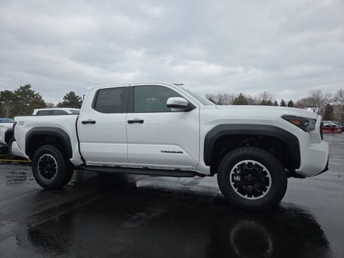 Used 2025 Toyota Tacoma TRD Off-Road image 1