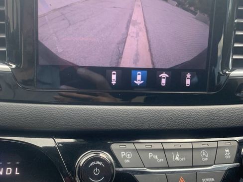 Used 2019 Chrysler Pacifica Touring-L FWD image 40