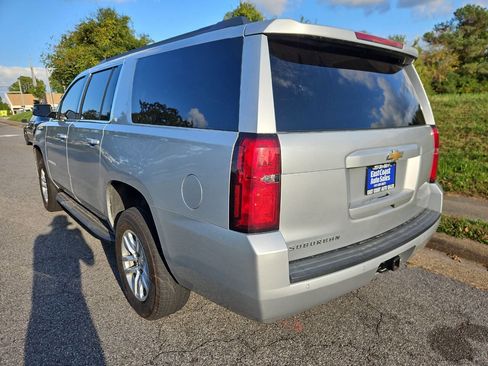 Used 2019 Chevrolet Suburban LT image 4