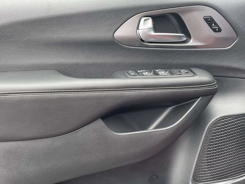 New 2026 Chrysler Pacifica Select FWD image 20