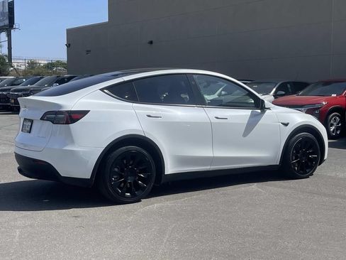 Used 2023 Tesla Model Y Long Range AWD/4WD image 3