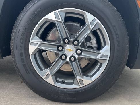 Used 2025 Chevrolet Blazer LT FWD image 19