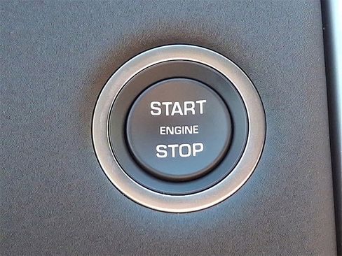 New 2025 Land Rover Discovery S image 12