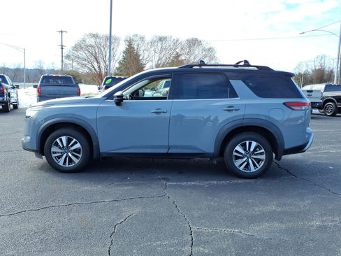 Used 2022 Nissan Pathfinder SL w/ SL Black Package image 4