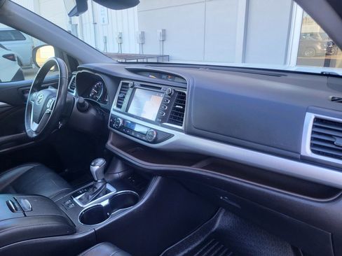 Used 2018 Toyota Highlander XLE image 21