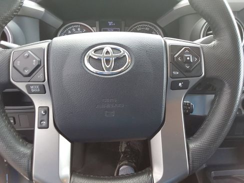 Used 2017 Toyota Tacoma SR5 w/ Tow Package image 19