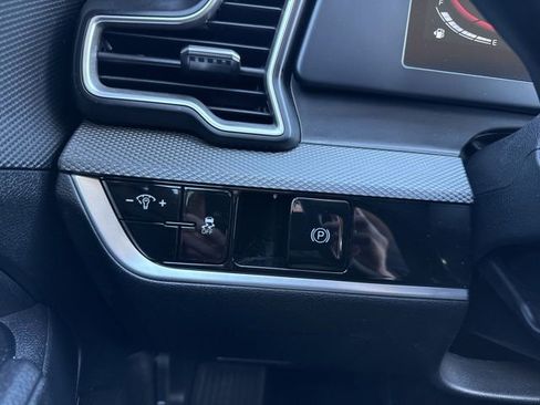 Used 2024 Kia Sportage LX image 28