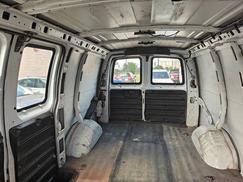 Used 2017 Chevrolet Express 2500 RWD image 11