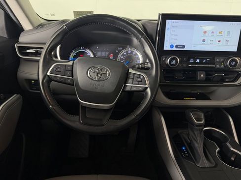 Used 2023 Toyota Highlander XLE FWD image 14
