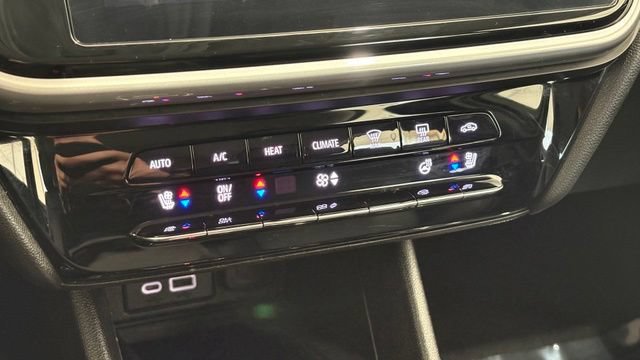 Used 2023 Chevrolet Bolt EUV LT w/ Convenience Package FWD image 35