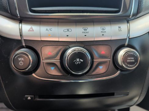 Used 2018 Dodge Journey SE w/ Connectivity Group FWD image 15