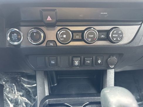 Used 2020 Toyota Tacoma TRD Sport AWD/4WD image 21