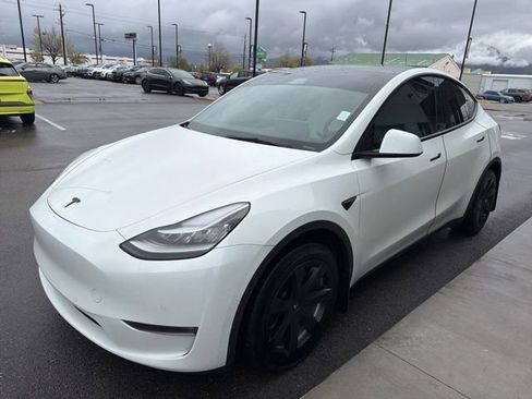 Used 2021 Tesla Model Y Long Range image 3