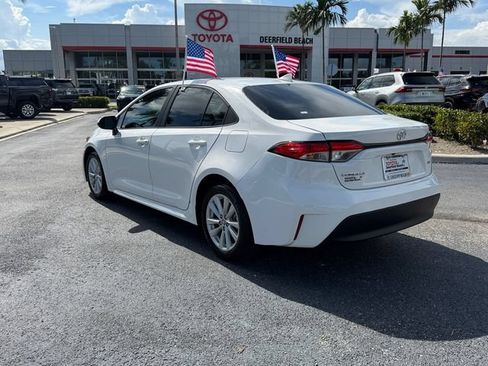 Used 2024 Toyota Corolla LE w/ LE Convenience Package FWD image 5