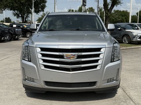 Used 2016 Cadillac Escalade Luxury RWD image 10