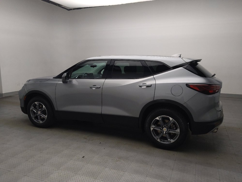 Used 2025 Chevrolet Blazer LT FWD image 3