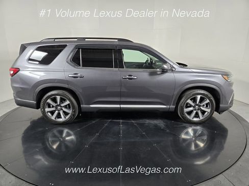 Used 2025 Honda Pilot Touring image 7