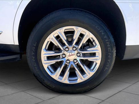 Used 2024 GMC Yukon SLT image 11