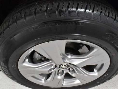 Used 2022 Toyota RAV4 XLE image 9