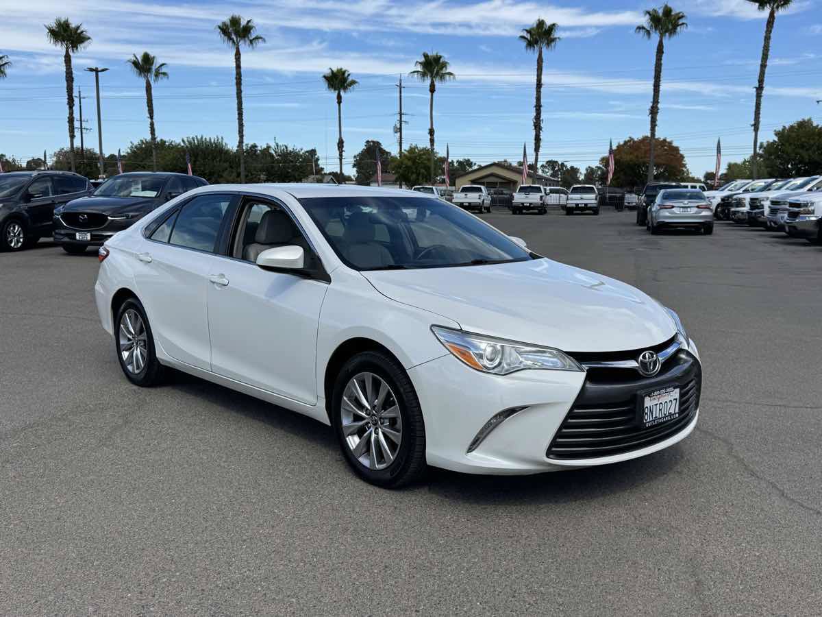 Used 2017 Toyota Camry XLE w/ Convenience Package FWD image 2