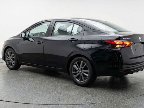Used 2025 Nissan Versa SV image 5