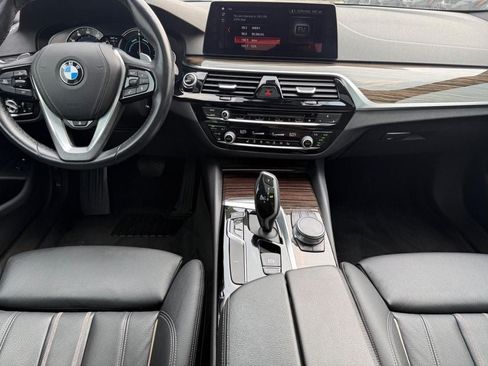 Used 2018 BMW 530e xDrive AWD/4WD image 10