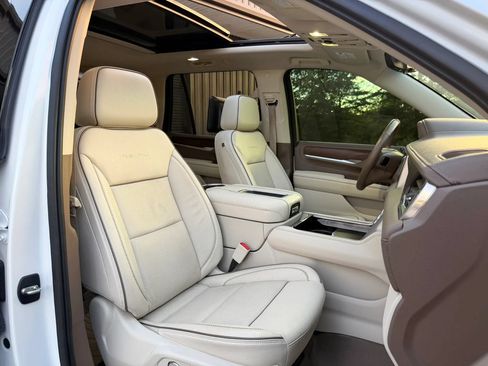 Used 2021 GMC Yukon Denali w/ Denali Ultimate Package AWD/4WD image 33