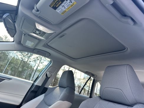 Used 2021 Toyota RAV4 XLE image 28