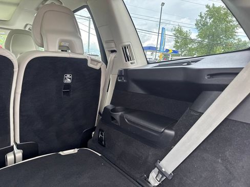 Used 2022 Volvo XC90 T5 Momentum AWD/4WD image 17