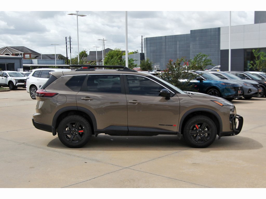 Used 2025 Nissan Rogue SV AWD/4WD image 6