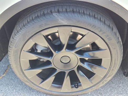 Used 2021 Tesla Model Y 2WD image 10