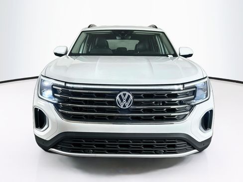 Used 2025 Volkswagen Atlas SE FWD image 2