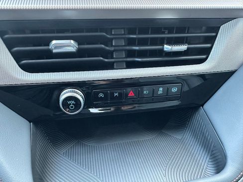 New 2025 Ford Explorer Active w/ Active Comfort Package image 17