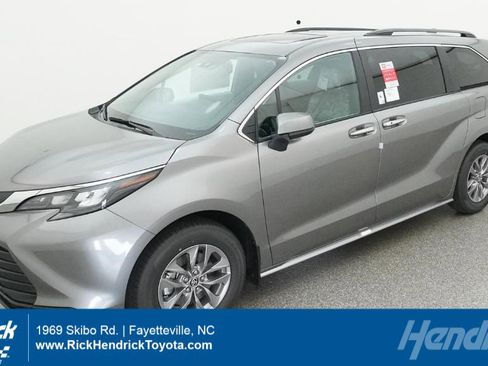 New 2026 Toyota Sienna XLE image 1