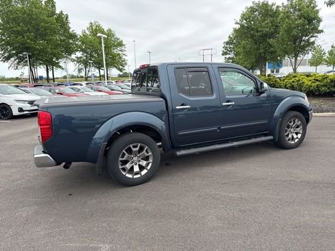 Used 2015 Nissan Frontier SL w/ Moonroof Package AWD/4WD image 7