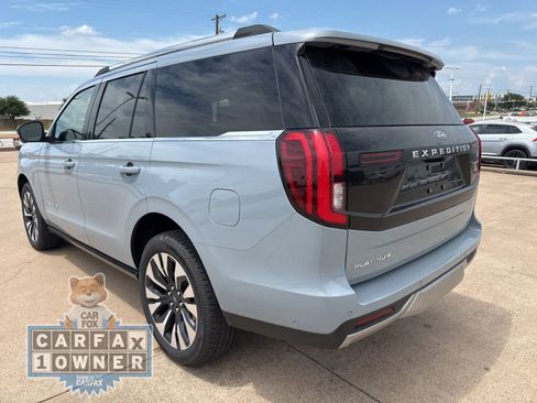 Used 2025 Ford Expedition Platinum w/ Driver's Package AWD/4WD image 5