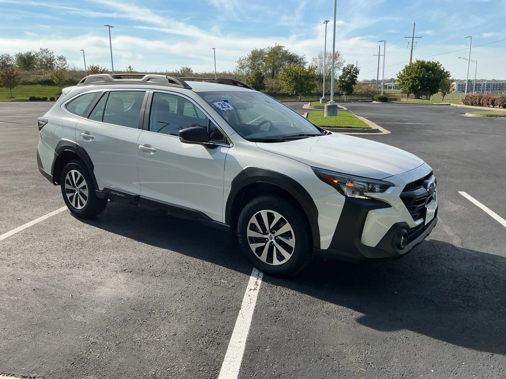 Used 2025 Subaru Outback AWD/4WD image 12
